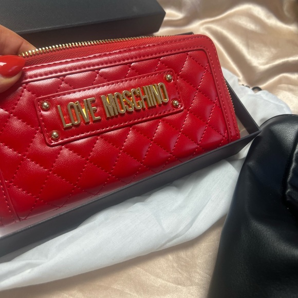 Like new with wallet box and dust bag - Picture 2 of 5